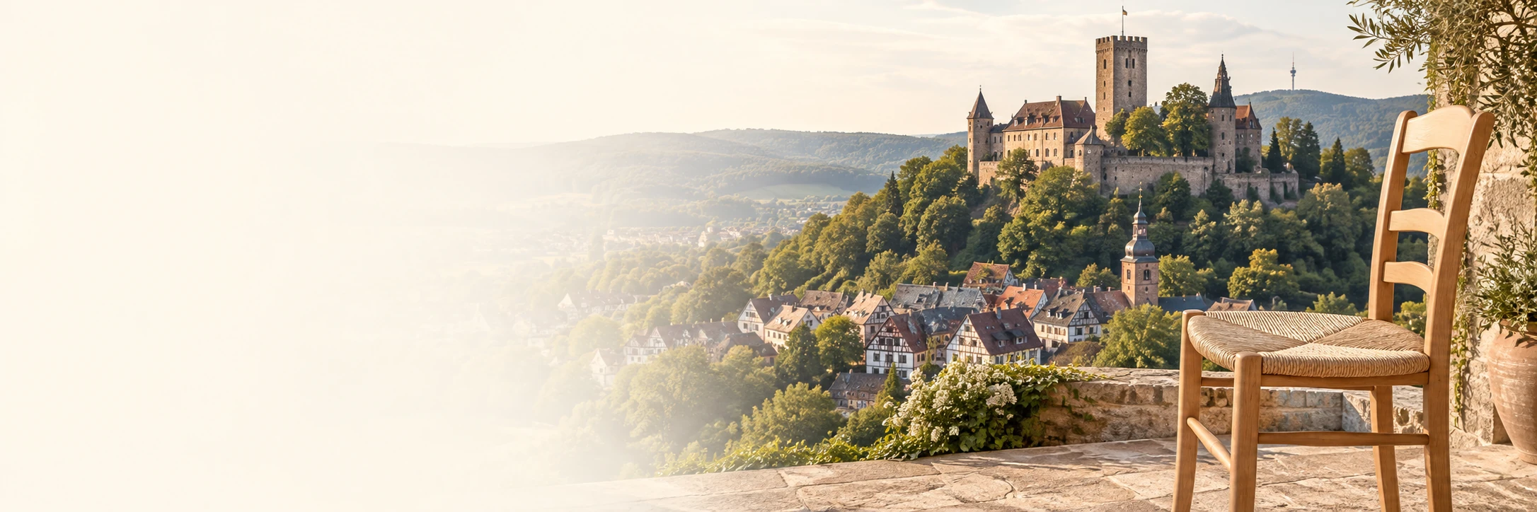 Binsenmöbel und Kronberg – Burg Kronberg – regionales Bildmotiv